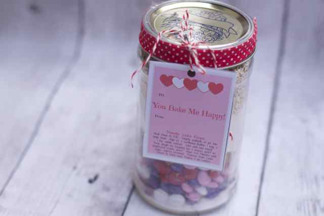 Layered Cookies In a Jar-Valentine Cookie Gift