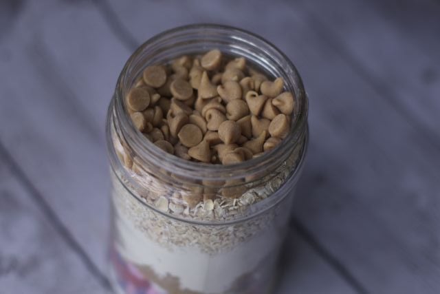 layered cookies in a jar recipe