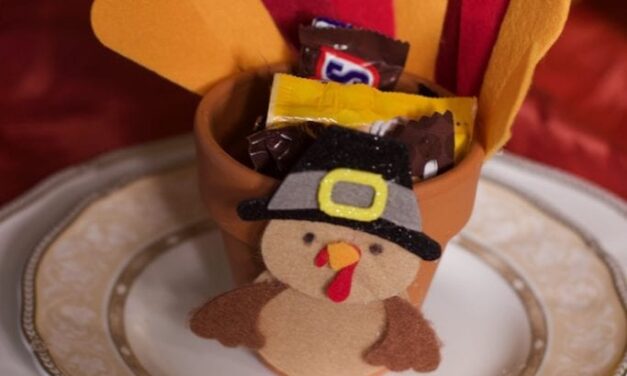 Thanksgiving Place Cards And 8 Other Thanksgiving Favors