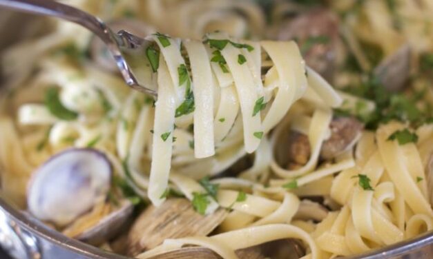 Linguine with Fresh Clam Sauce Recipe