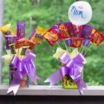 DIY Mothers Day Gifts (Inexpensive Candy Flowers Vase)
