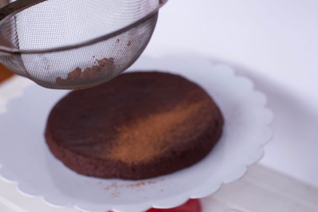 Simple fLourless chocolate Cake Recipe