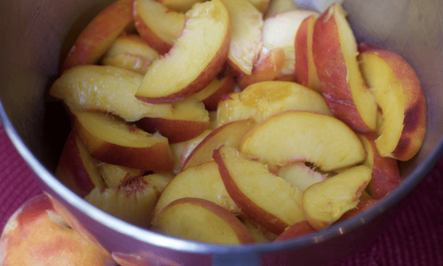 How to Freeze Peaches to Use in Recipes