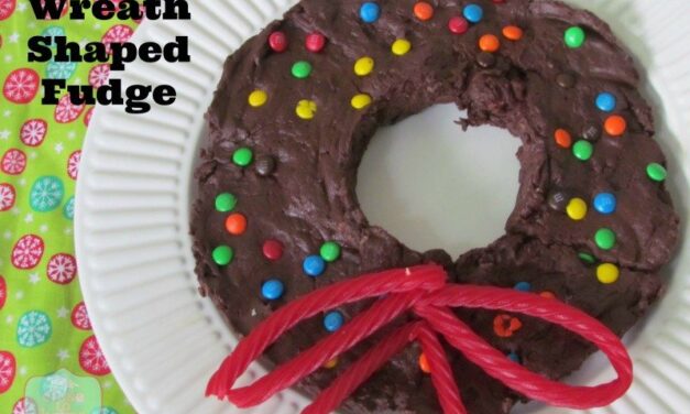 How to Host a Last Minute Holiday Party (Fudge Wreath Recipe)