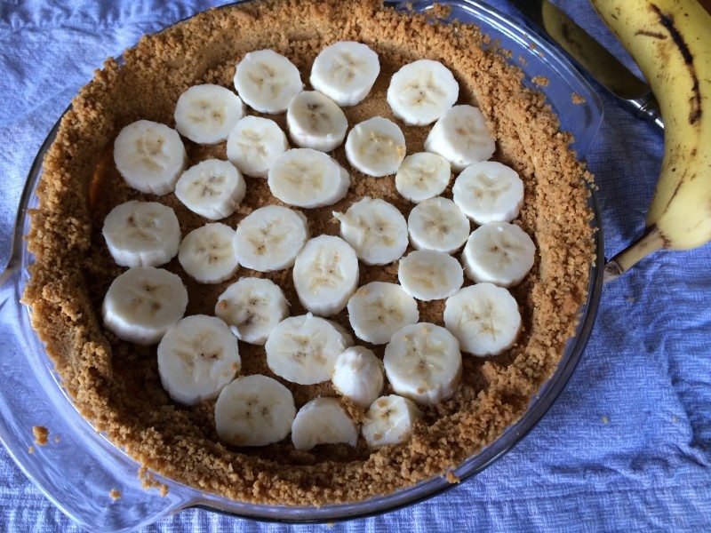 Bananas Foster Pudding Pie Recipe banana lined pie crust