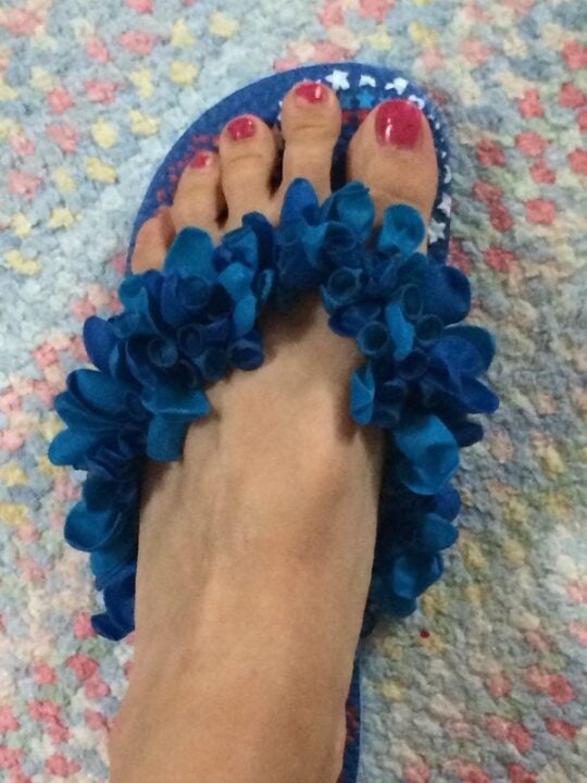 Dollar Store Summer Crafts Idea: DIY Balloon Flip Flops - Staying Close ...