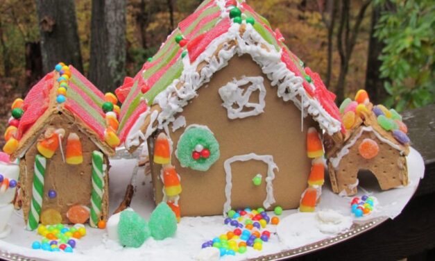 Christmas Ideas using Graham Crackers (PB Bars and Gingerbread Houses)