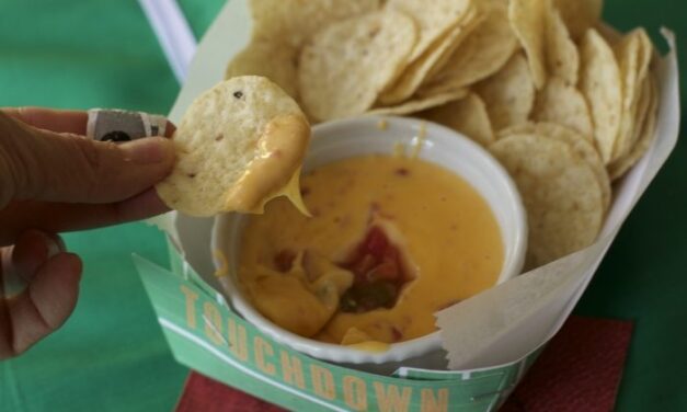 Super Bowl  Recipe : 2 Ingredient Queso with R0*TEL & VELVEETA