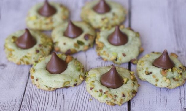 Easy Pistachio Pudding Kiss Cookies with Chocolate Kisses