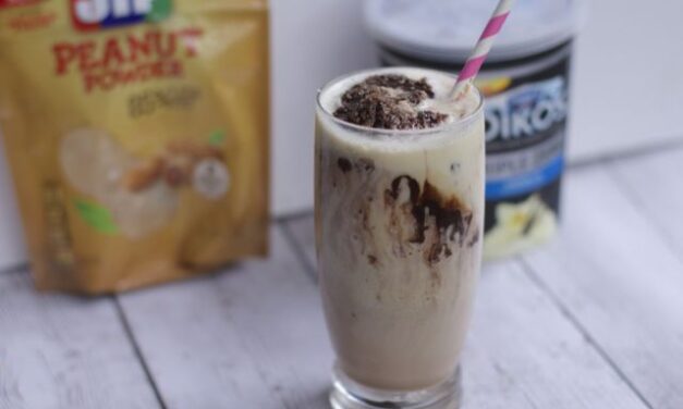 Peanut Butter Chocolate High Protein Smoothies with Peanut Powder