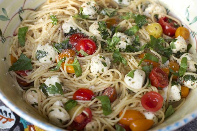 Marinated tomato pasta dish is a great caprese pasta recipe