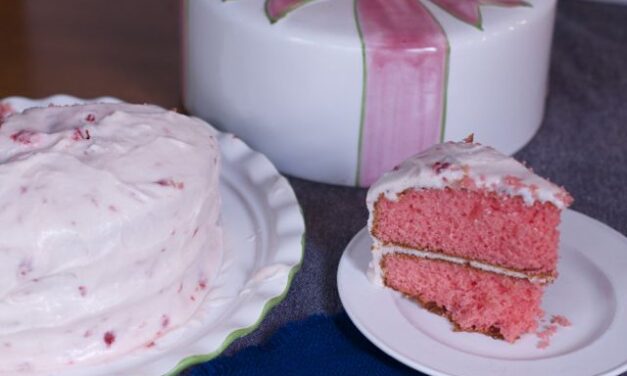 Ellen’s Great Aunt’s Easy Strawberry Jello Cake