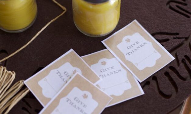 Thanksgiving Beeswax Candle Favors and Free Printable
