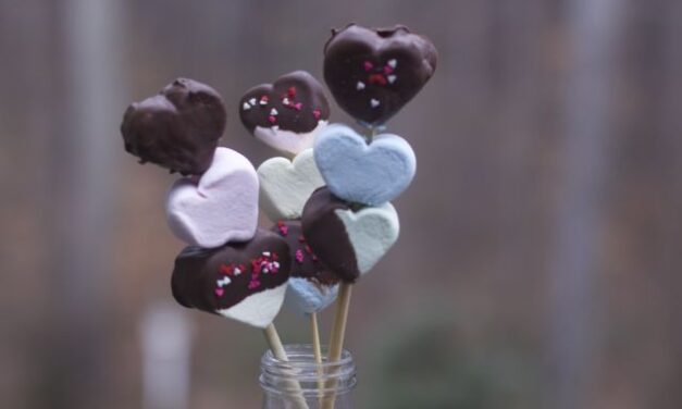 Easy Valentines Treats: Marshmallow Kebabs