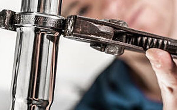 Top 5 Signs It’s Time to Call a Plumber