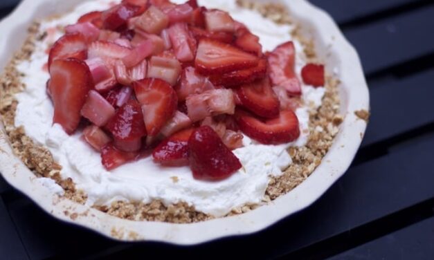 Strawberry Rhubarb Pretzel Pie Recipe- Easy Dessert for a Crowd