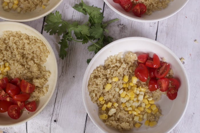 Easy Family Meals : Southwestern Quinoa and Egg Breakfast Bowl