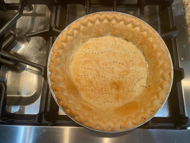 how to prepare a unfilled pie crust, baked cooling on the stovetop
