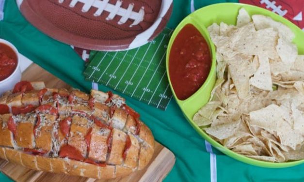 Easy Game Day Snacks: Pepperoni Pull Apart Bread