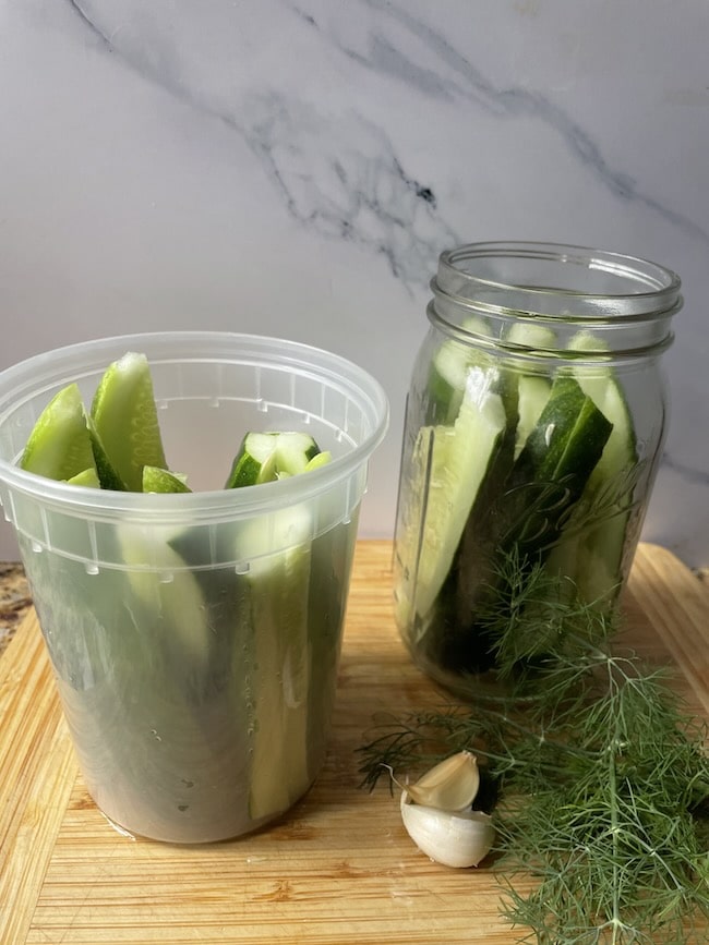 preparing-jars-for-homemade-dill-pickles